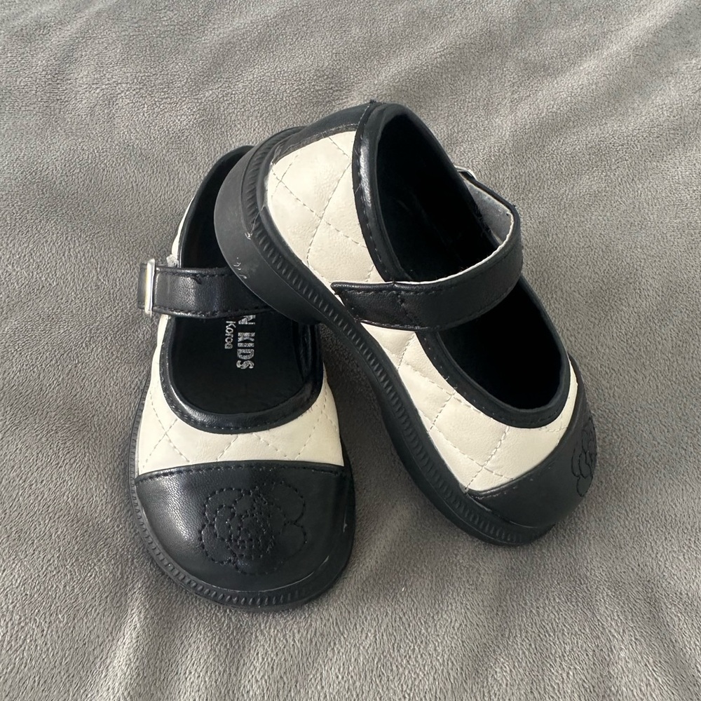 Elegant Kids Dress Shoes in Black and White
